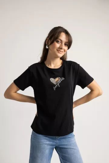 T-Shirt με Κέντημα “Love Yourself” και Καρδιά
